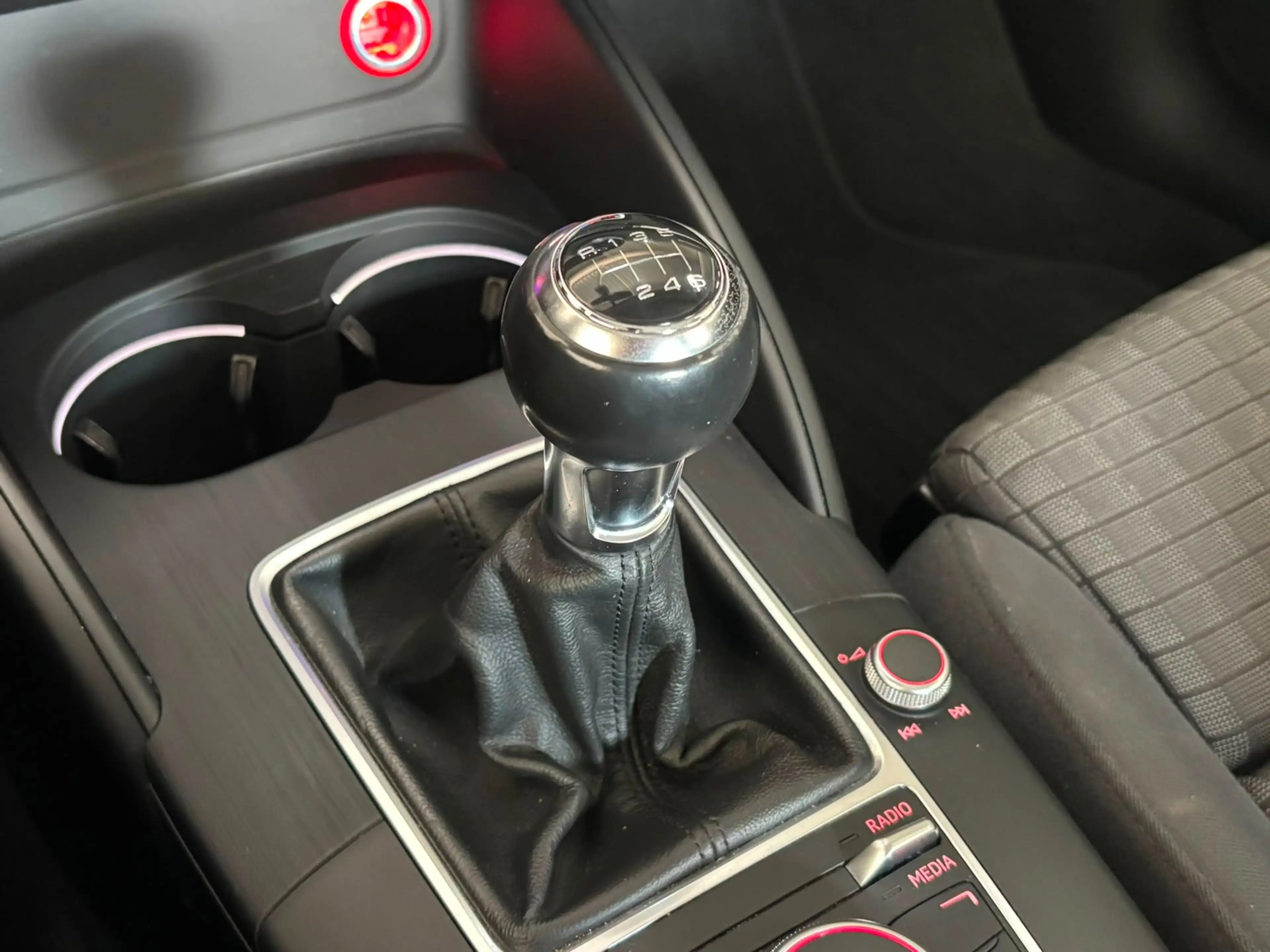 Audi A3 Sportback 1.4 TFSI Ambiente Pro Line g-tron - Crui — photo 14