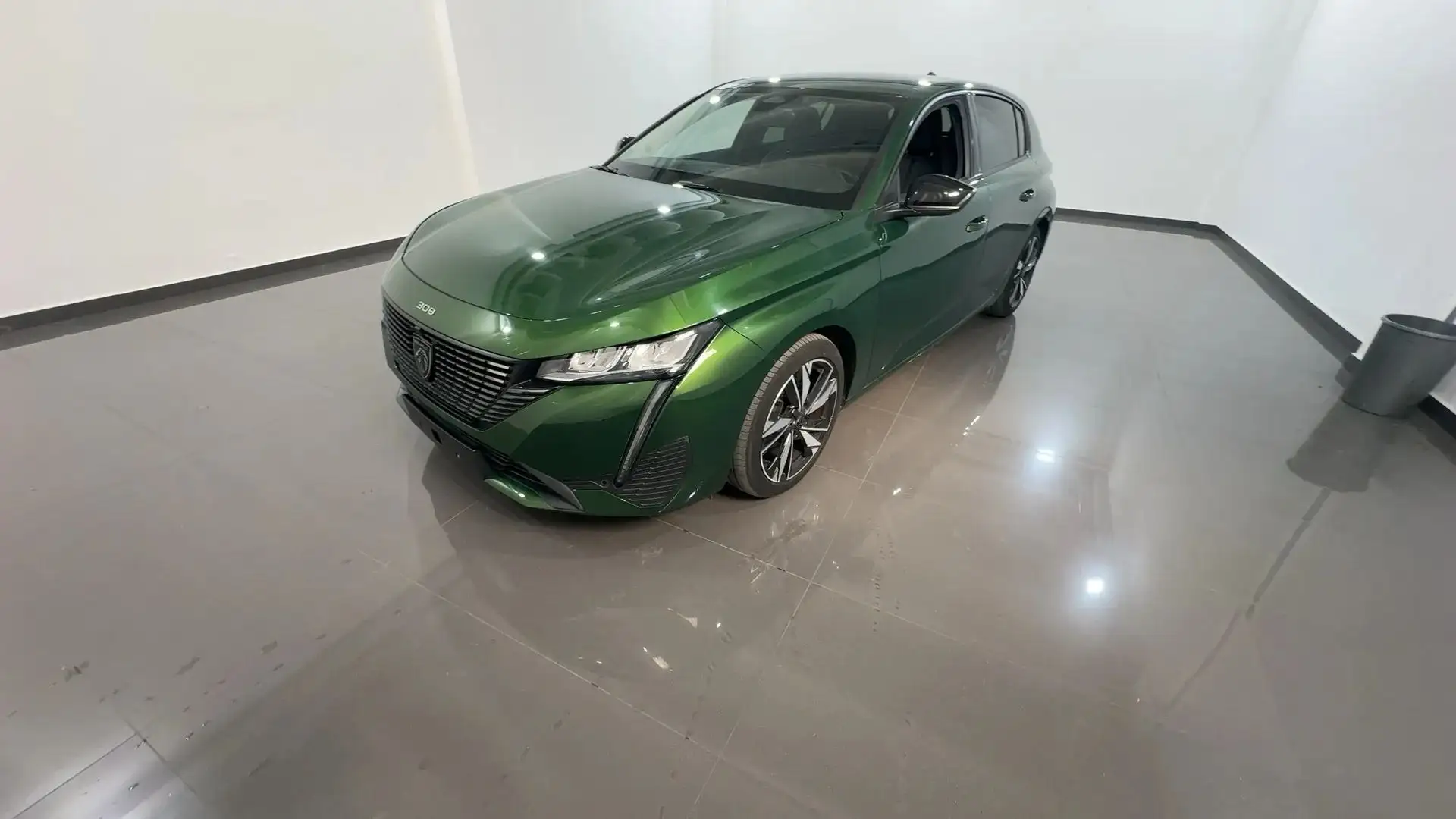 Peugeot 308 308 1.2 puretech t Allure s&s 130cv eat8 Grün - 1