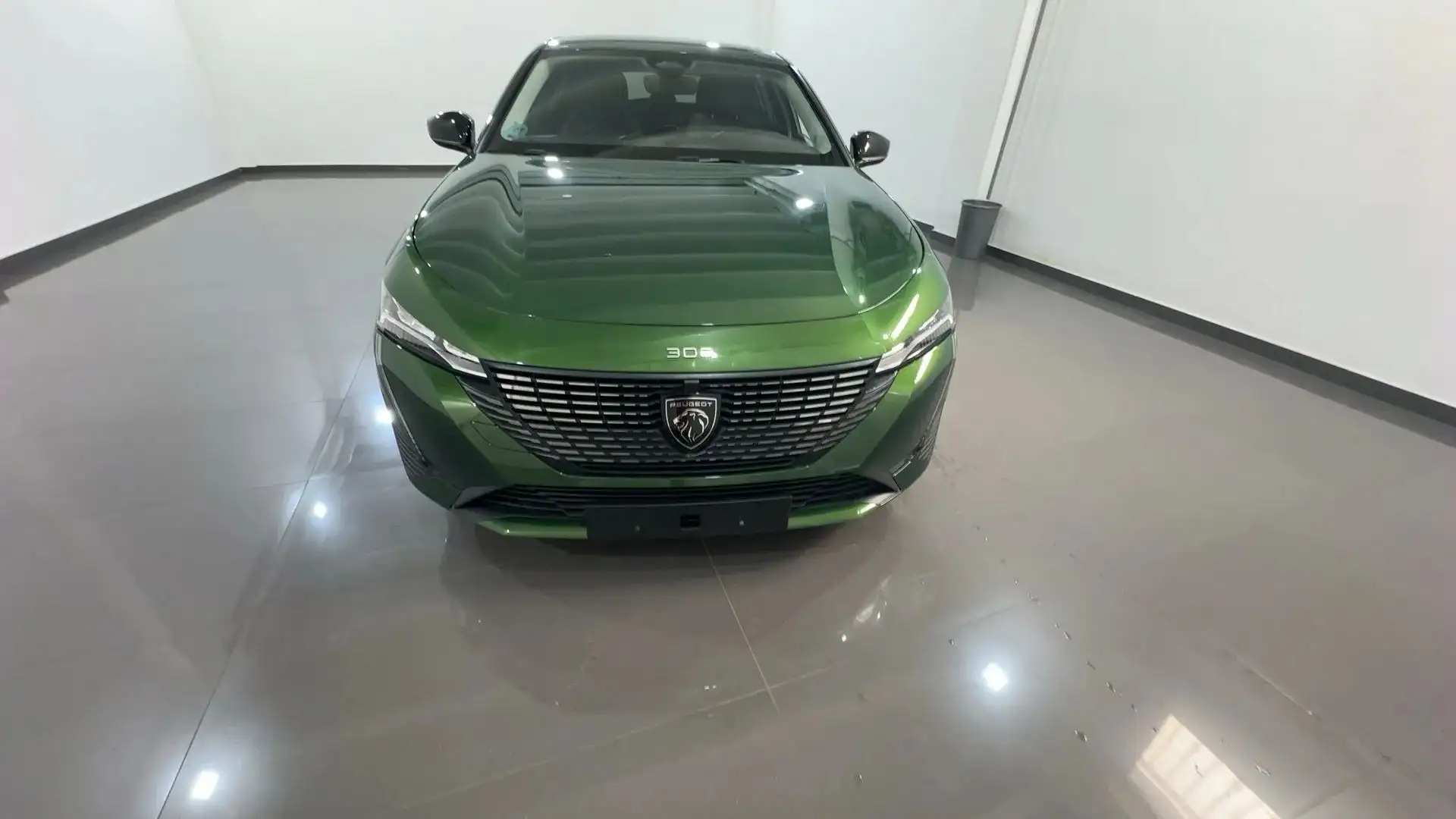 Peugeot 308 308 1.2 puretech t Allure s&s 130cv eat8 Grün - 2