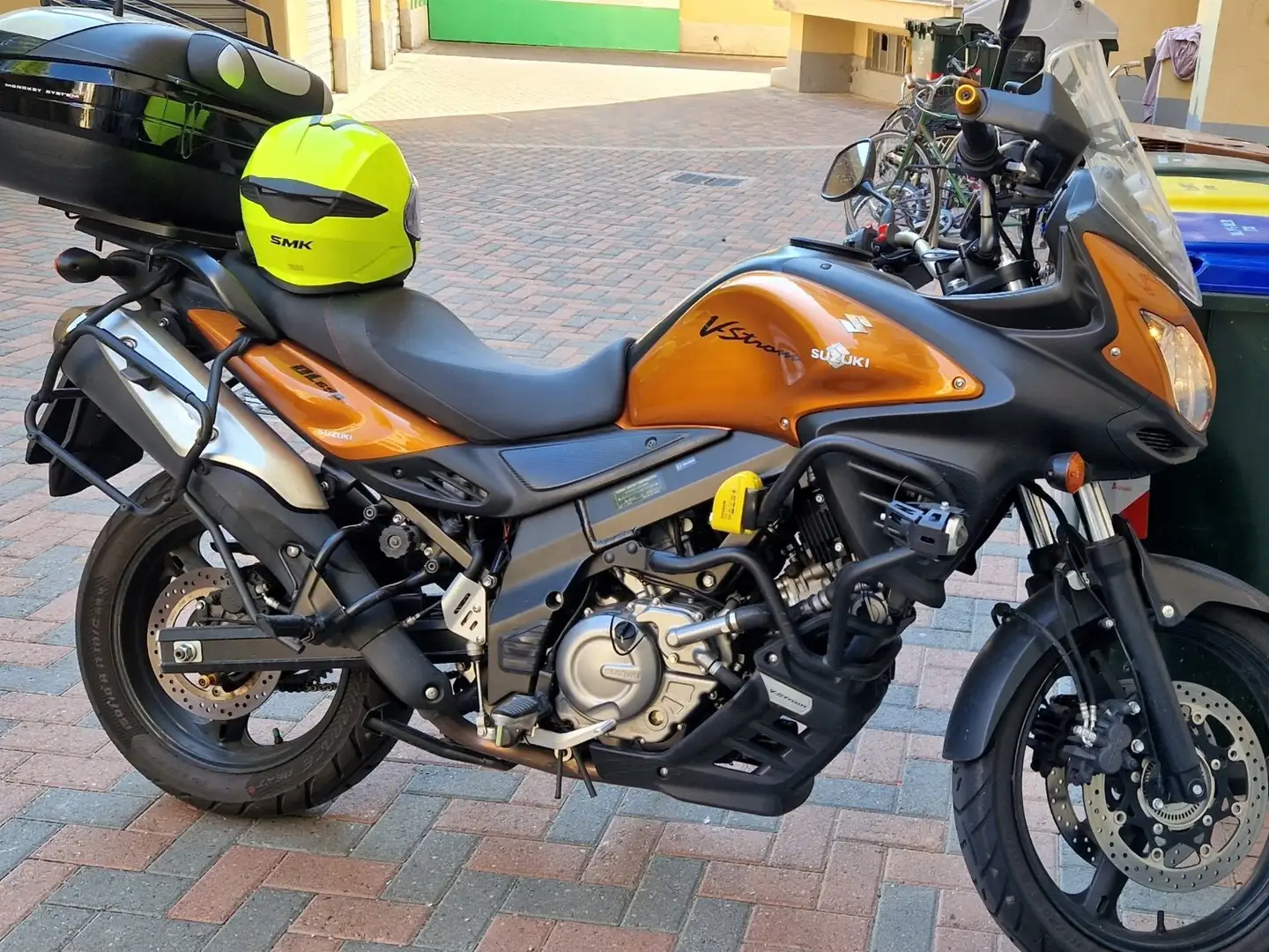 Suzuki V-Strom 650 Oranje - 1
