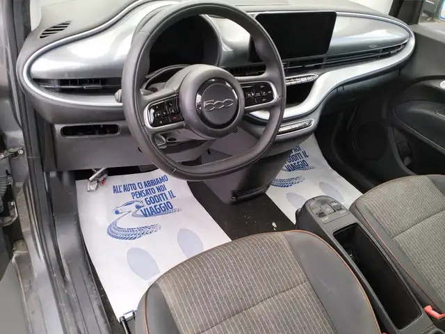 Fiat 500e view 8