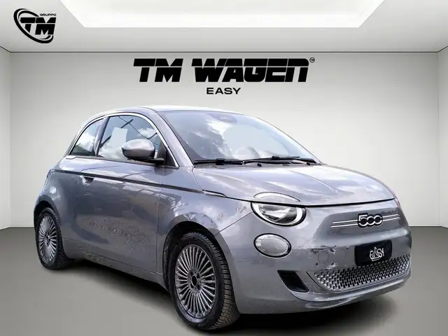 Fiat 500e view 3
