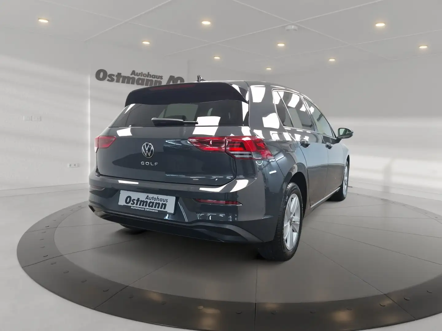 Volkswagen Golf VIII 1.5 TSI Life Climatr. SHZ LED Navi PDC Grau - 2