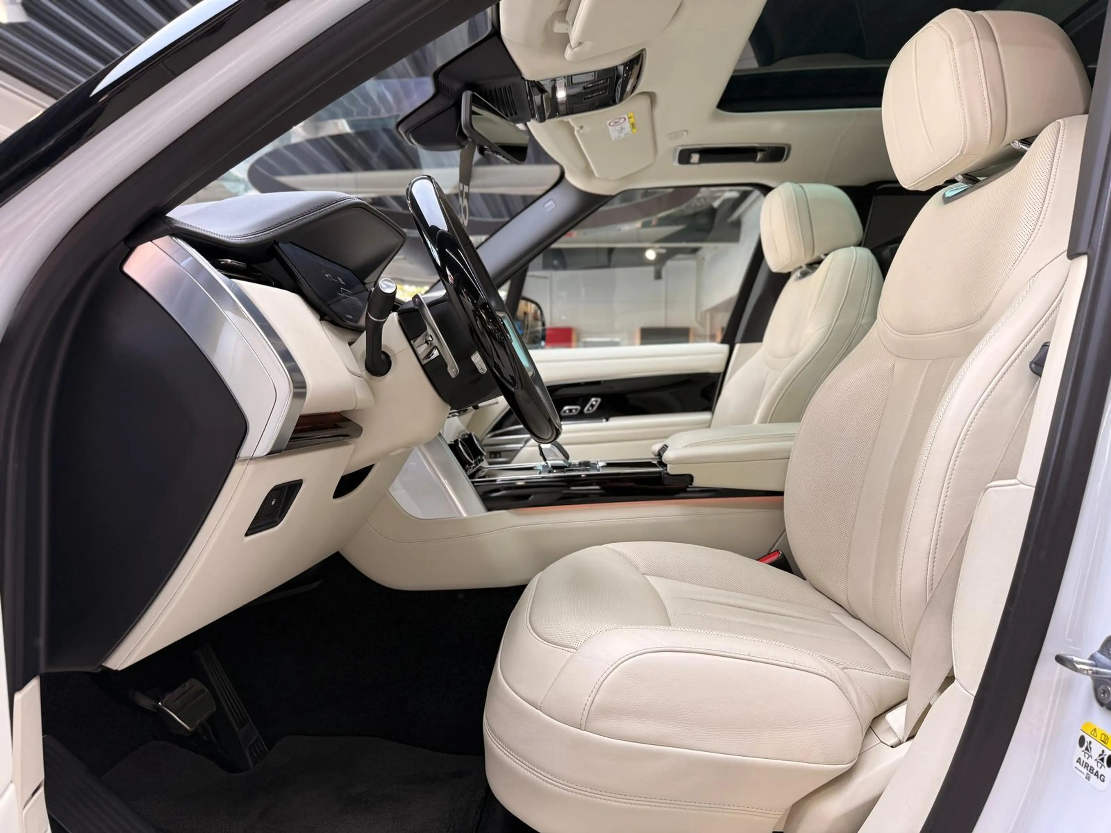 Land Rover Range Rover P440e LWB Lang Autobiography — photo 10