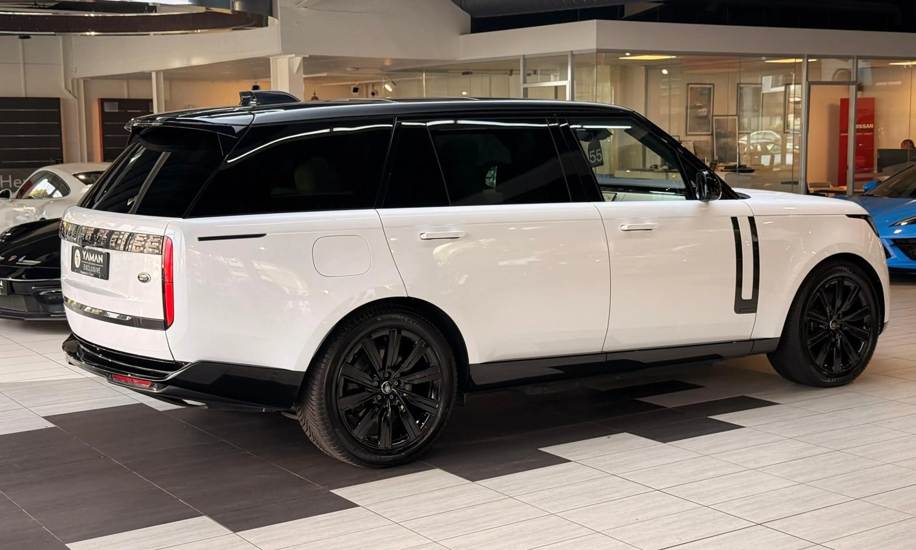 Land Rover Range Rover P440e LWB Lang Autobiography — photo 6