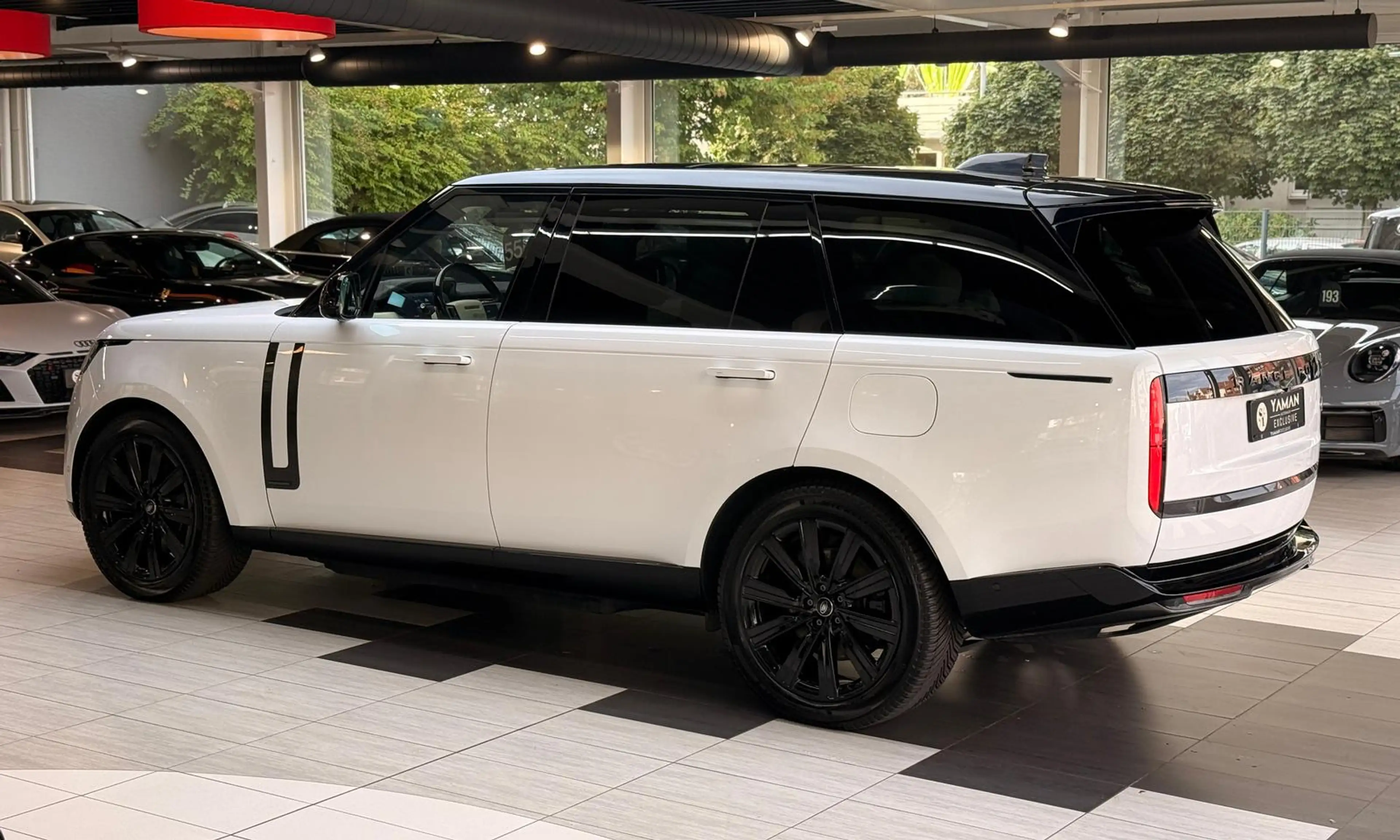Land Rover Range Rover P440e LWB Lang Autobiography — photo 8