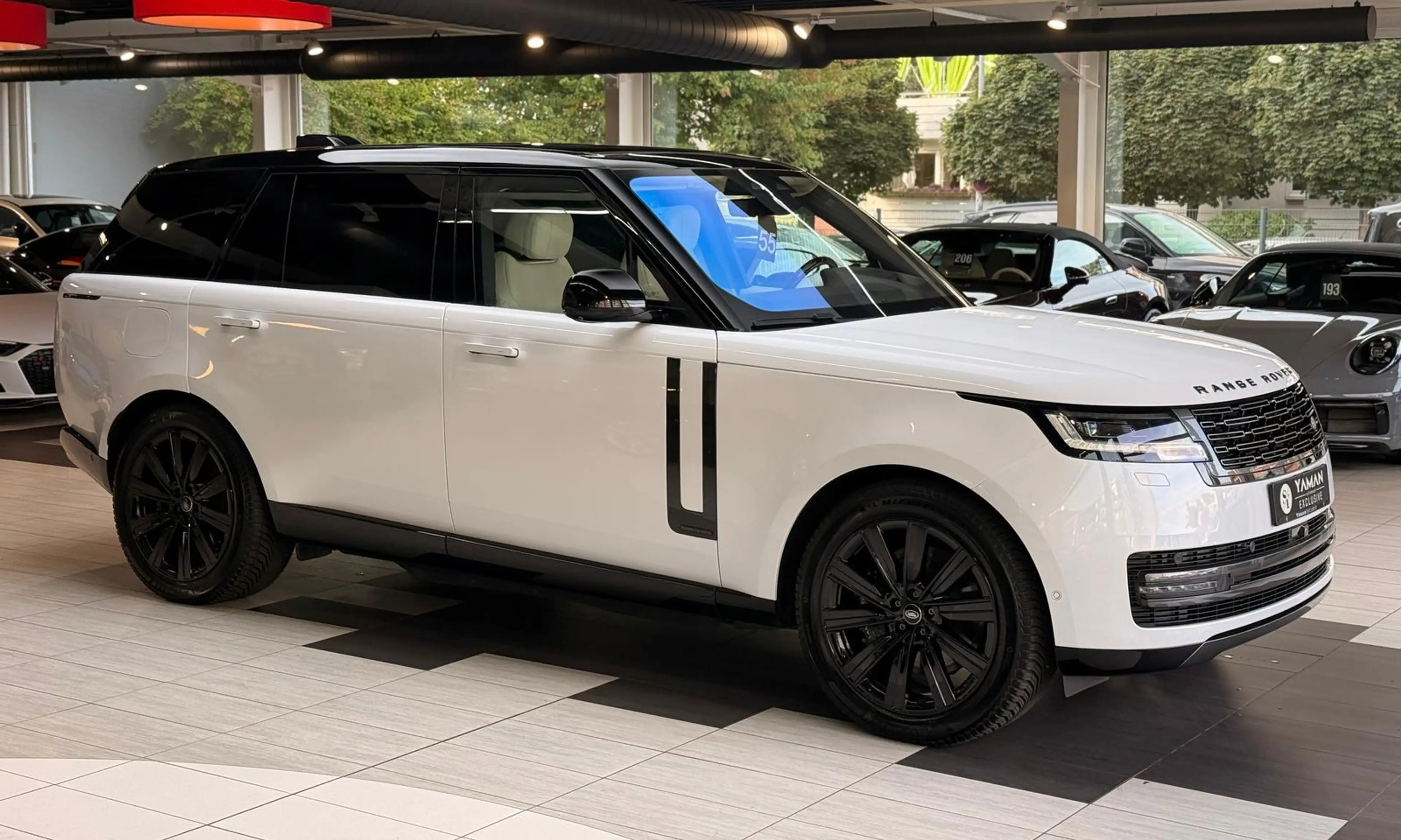 Land Rover Range Rover P440e LWB Lang Autobiography — photo 4