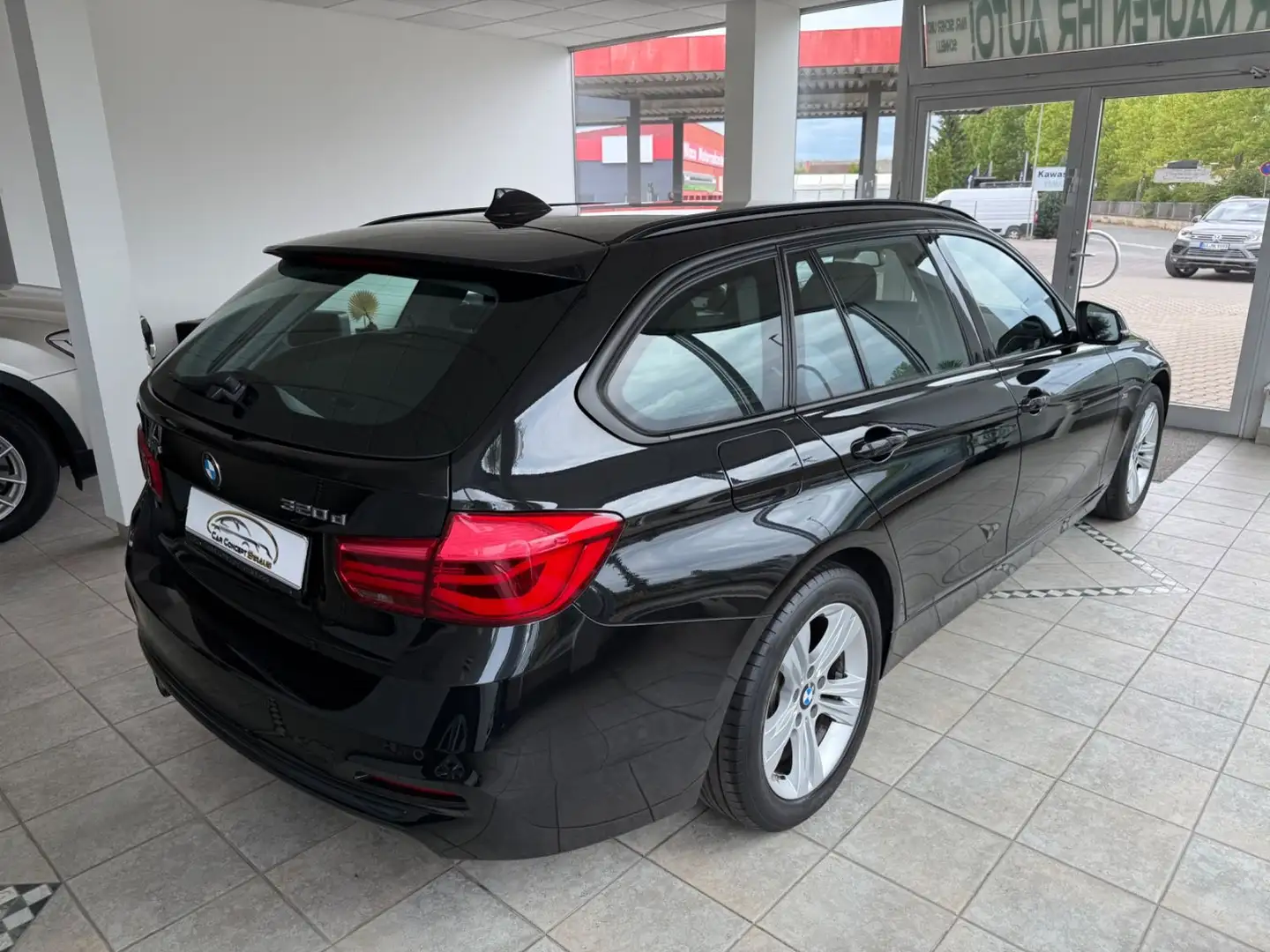 BMW 320 d xDrive Touring Sport Line AHK MWST. LED Noir - 2