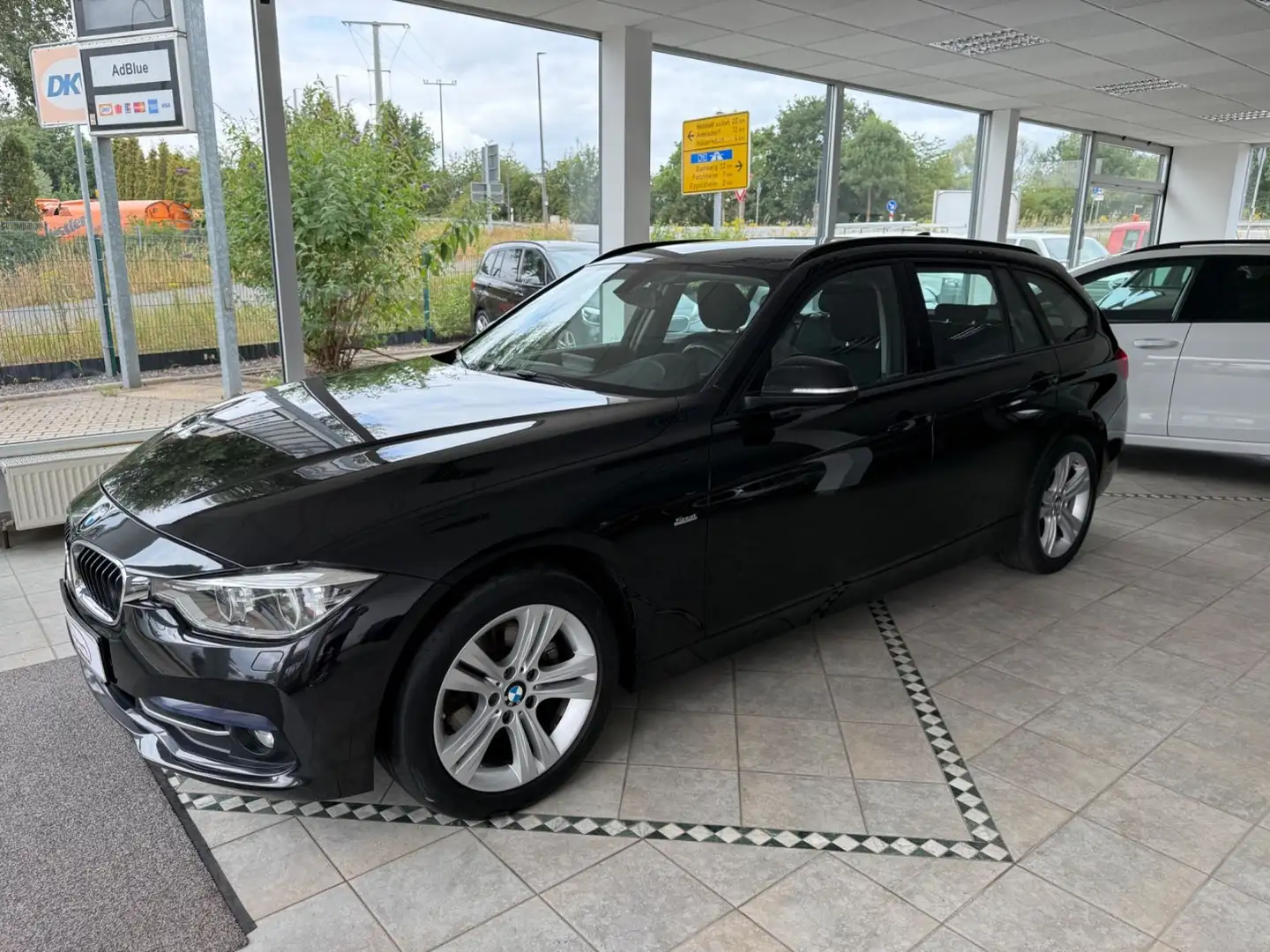 BMW 320 d xDrive Touring Sport Line AHK MWST. LED Noir - 1