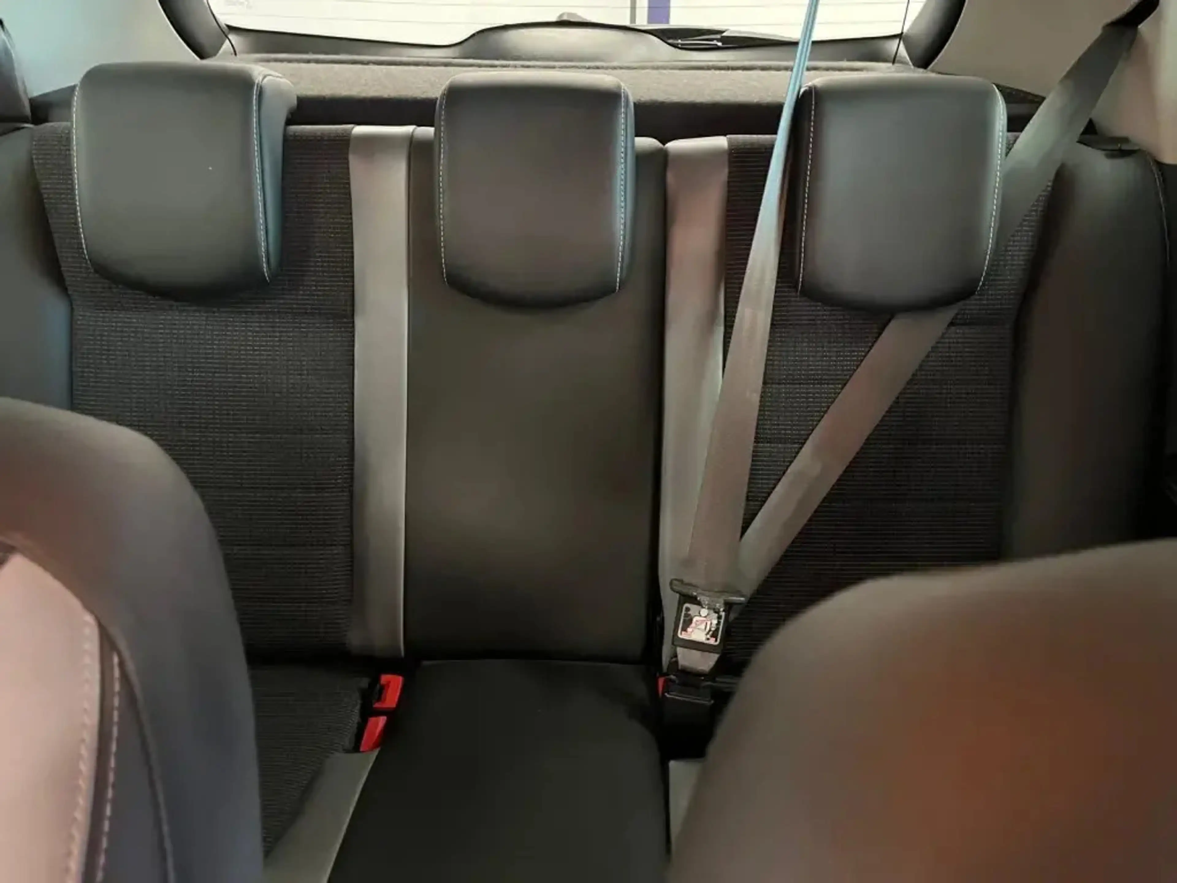 Renault Clio 1.6 GT — photo 11