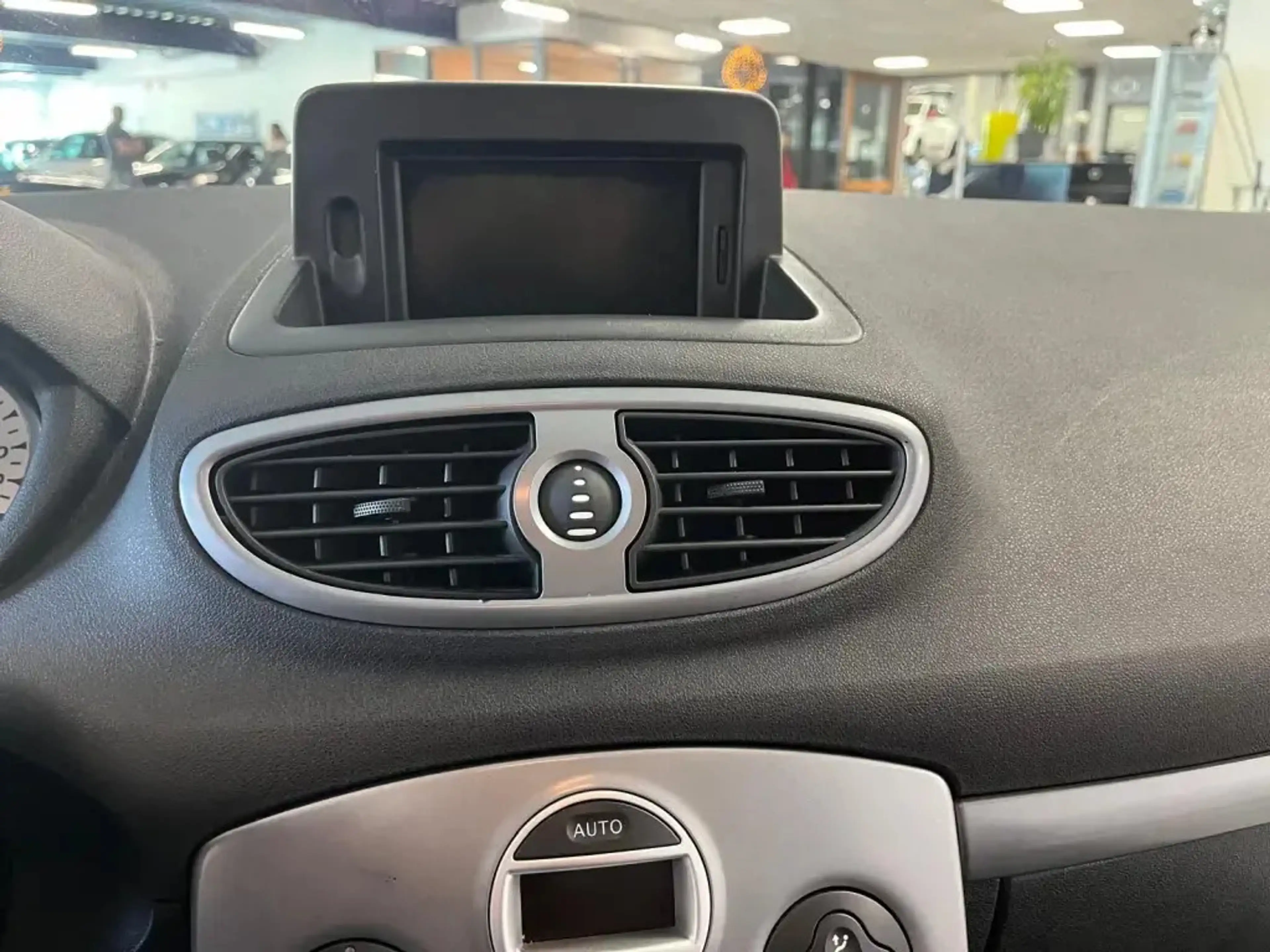 Renault Clio 1.6 GT — photo 13
