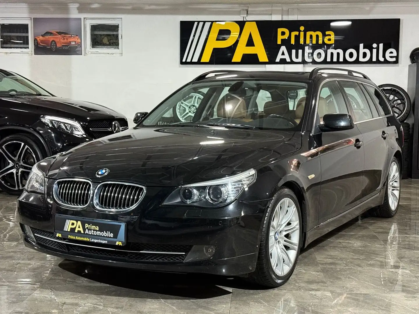 BMW 523 i Touring / 2. Hand Automatik Pano Xenon AHK Noir - 1