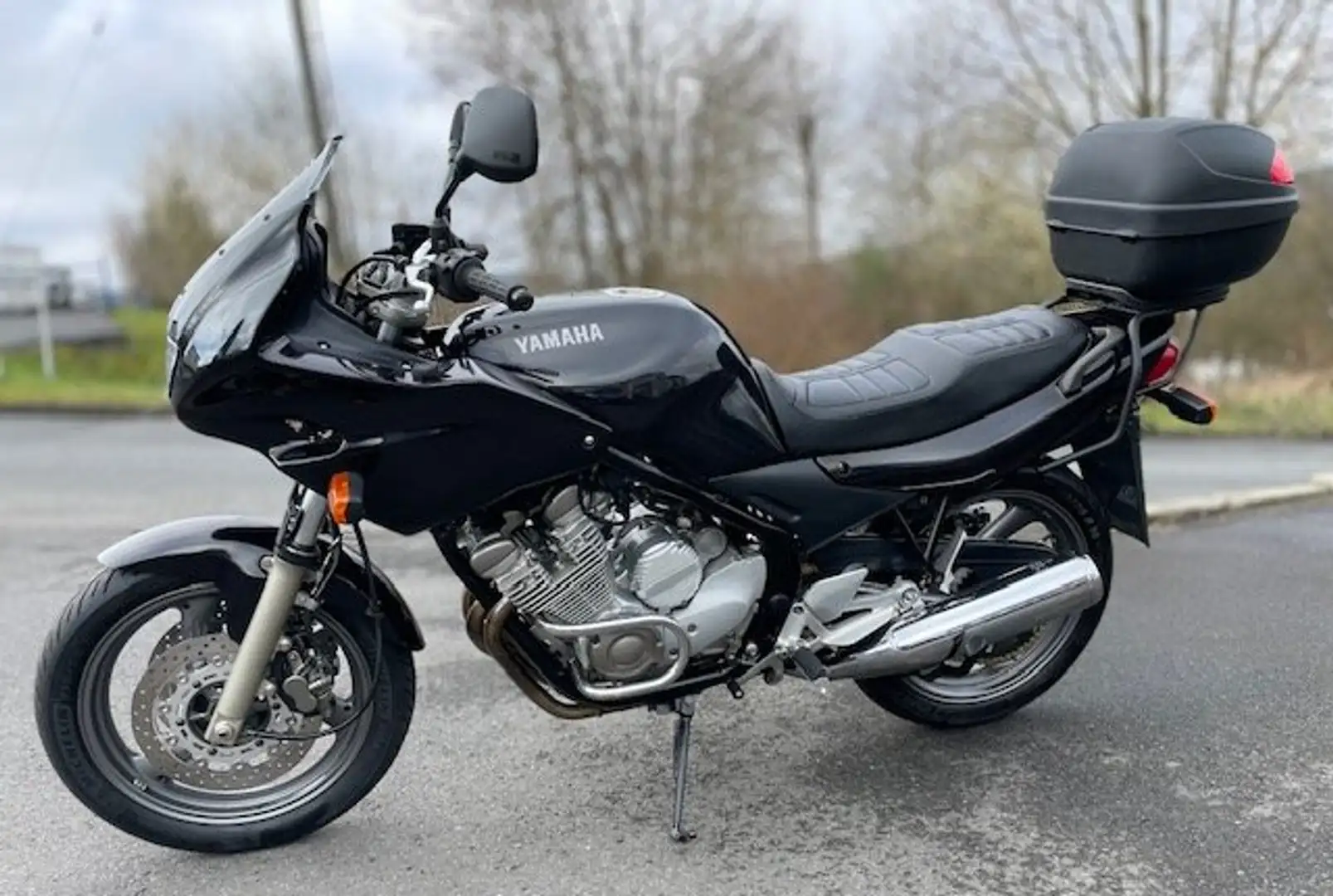 Yamaha XJ 600 S- Diversion Negro - 1