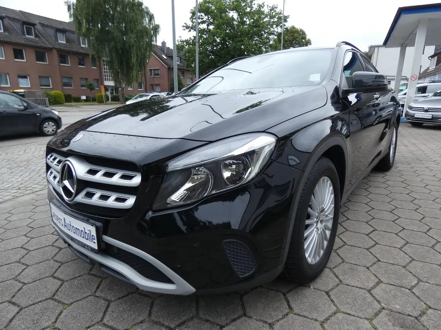 Mercedes-Benz GLA 180 GLA 180 Navi Teilleder Tempomat SHZ Klima PDC Nero - 1