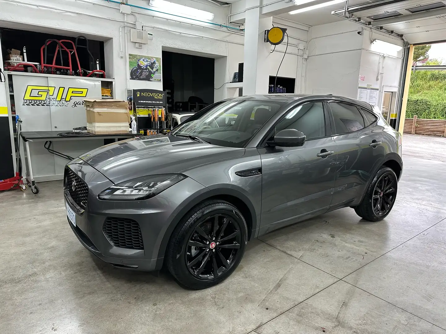 Jaguar E-Pace 2.0d i4 Chequered Flag awd 180cv auto Grey - 1