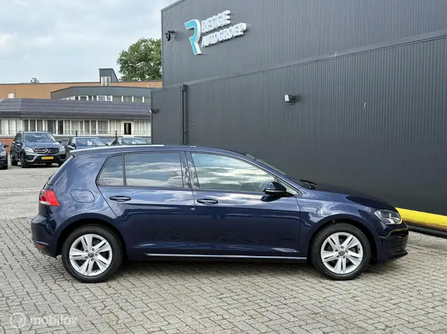 Volkswagen Golf view 9