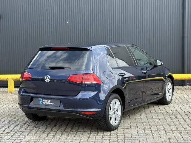 Volkswagen Golf view 3
