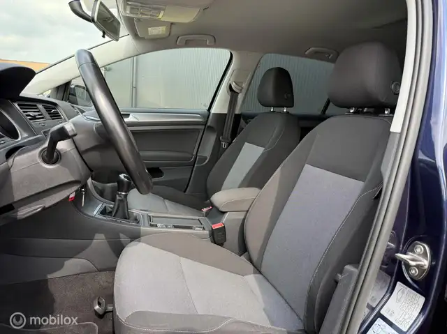 Volkswagen Golf view 4