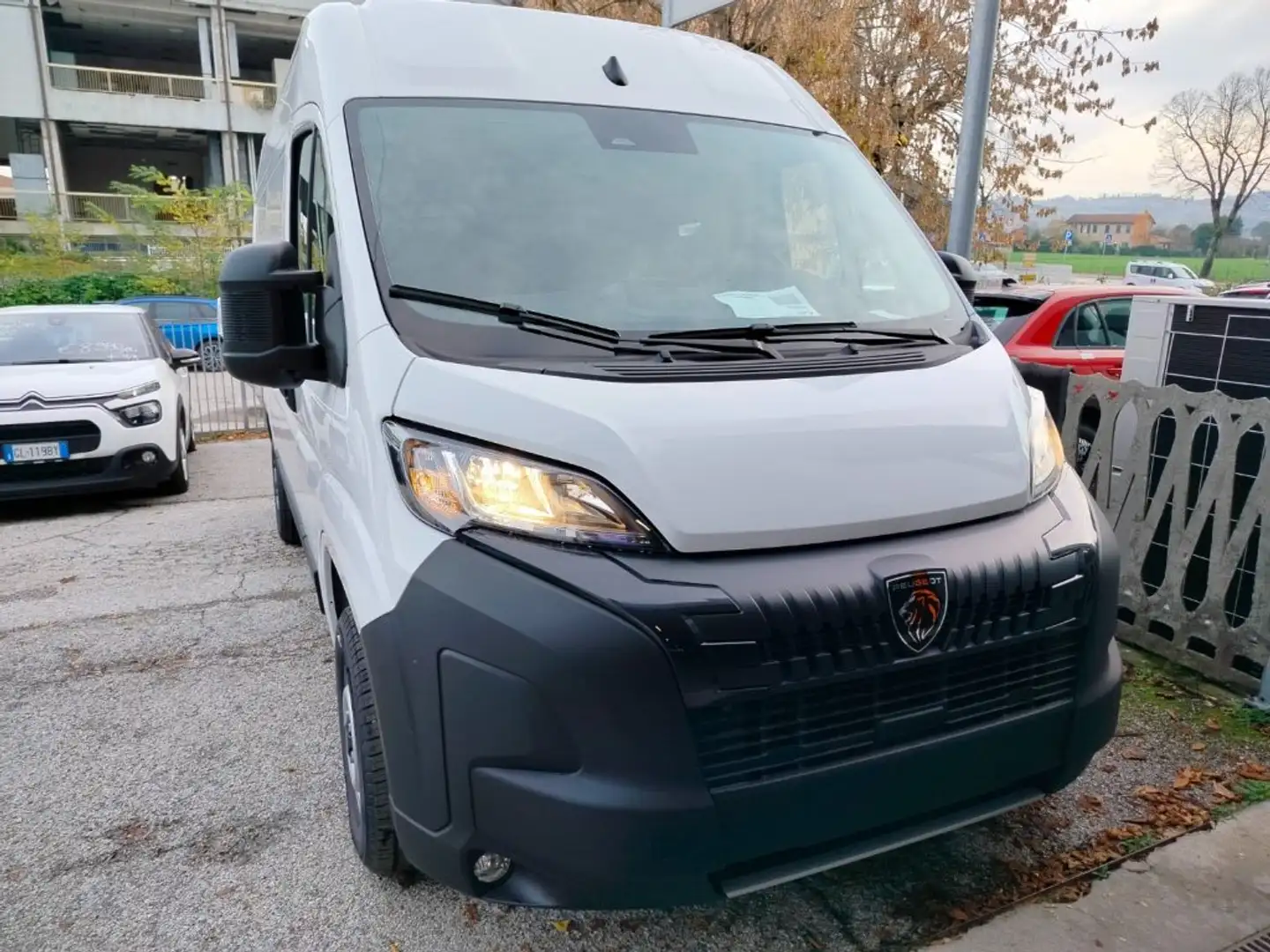 Peugeot Boxer 335 2.2 BlueHDi 140cv L2 H2 Furgone bijela - 2