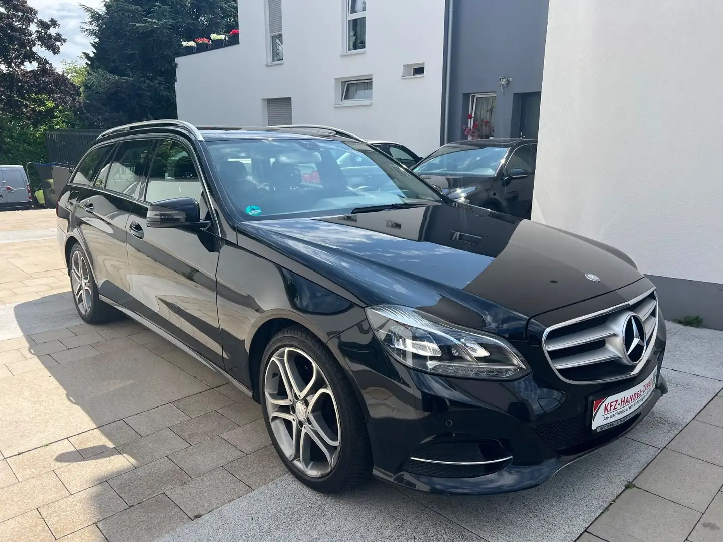 Mercedes-Benz E 200 T-Modell E 200 CGI BlueEfficiency Schwarz - 1