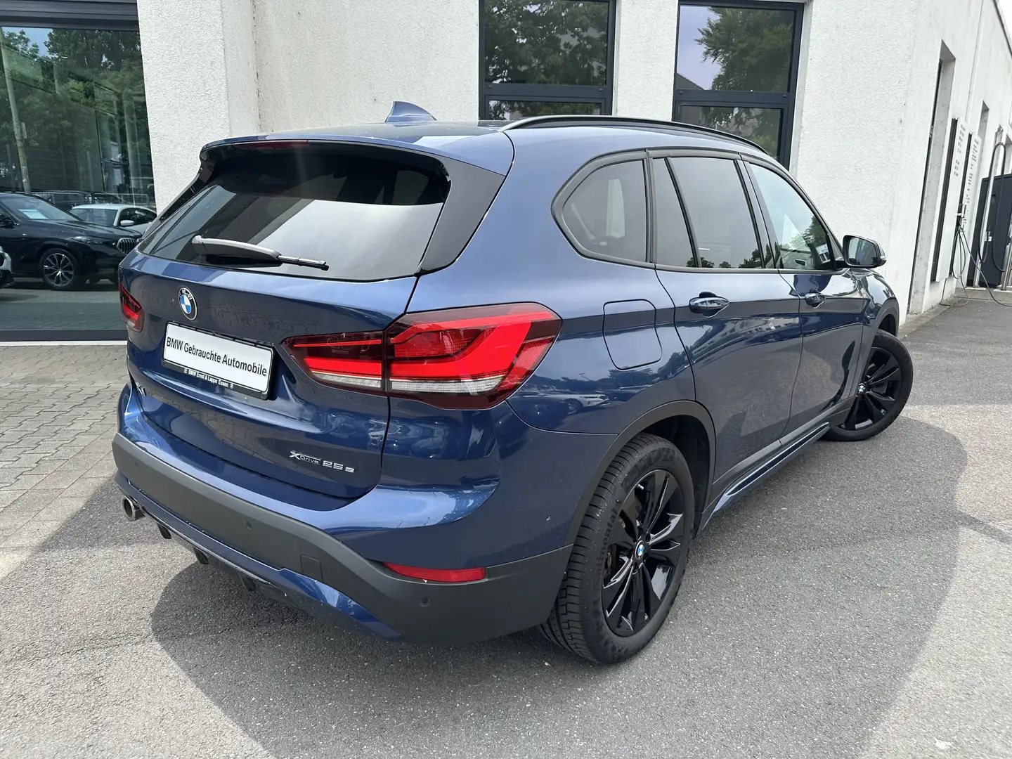 BMW X1 xDrive25e Sport Line || DrivingAss LED Kamera Azul - 2
