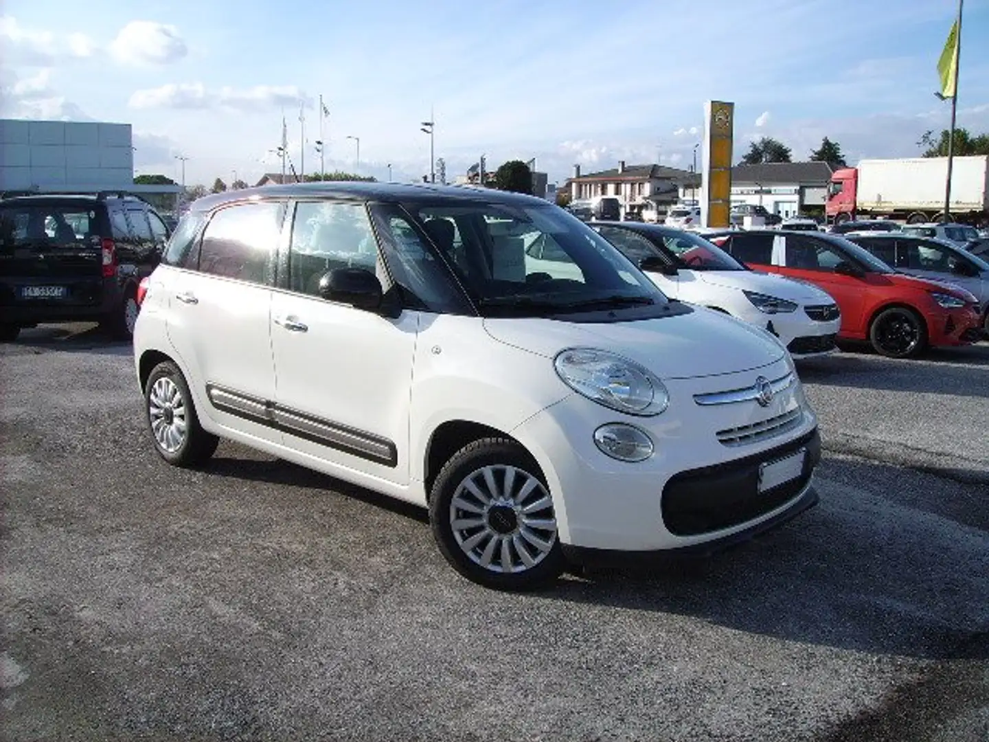 Fiat 500L 1.6 D Multijet Business 105 cv Beyaz - 1