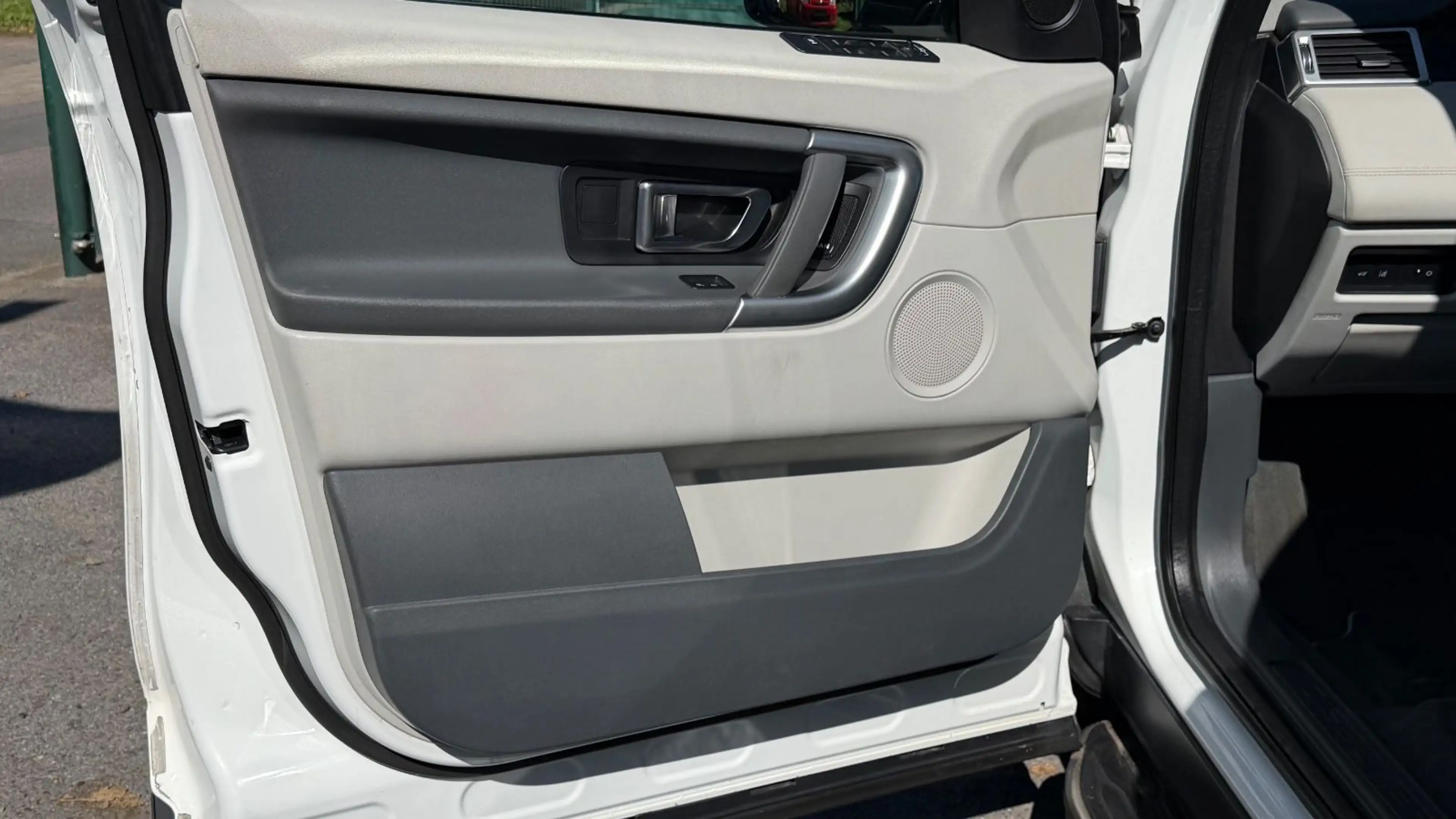 Land Rover Discovery Sport SE AWD#NAVI#LEDER#TEMPOMAT# — photo 3