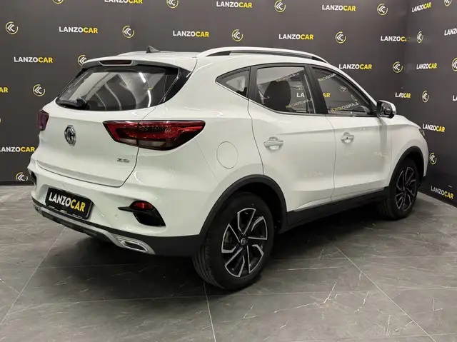 MG ZS view 4