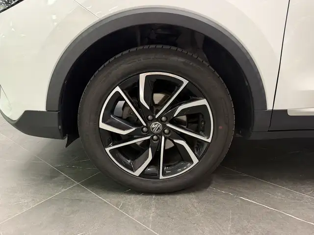MG ZS view 13