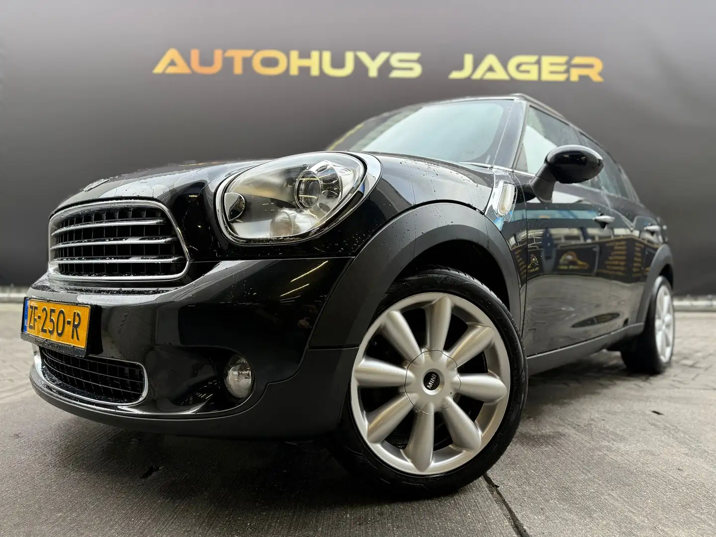 MINI Cooper Countryman Mini 1.6 Pepper Černá - 1