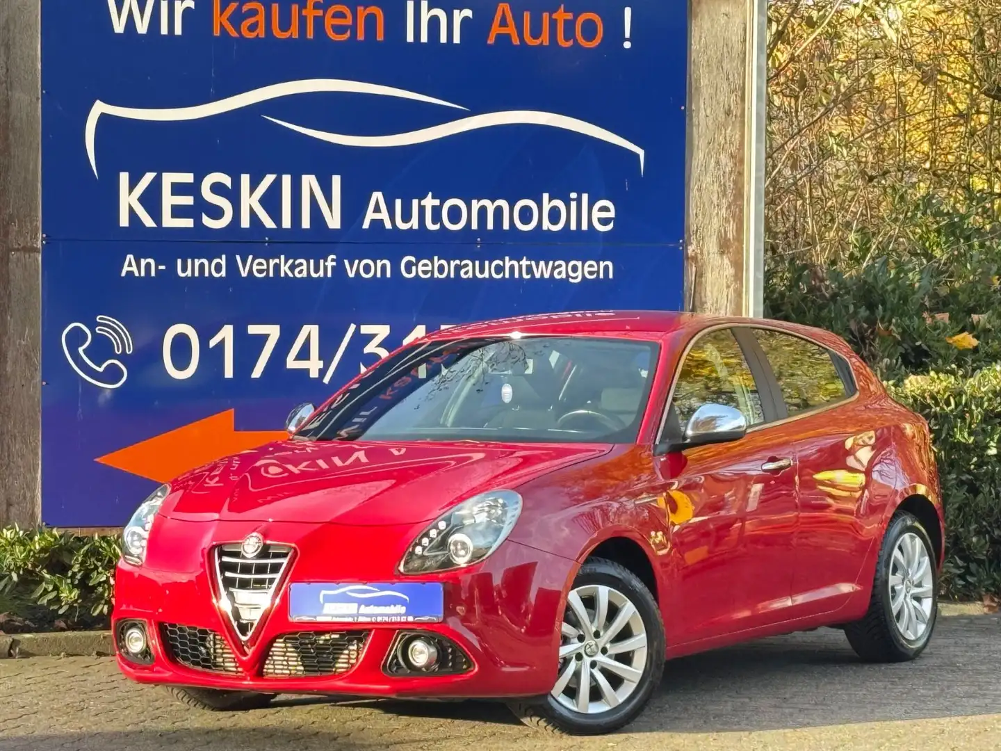 Alfa Romeo Giulietta 1.6 JTDM 16V Turismo*KLIMATR*PDC*ALU* Rot - 1