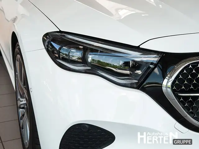 Mercedes-Benz E-Class view 13