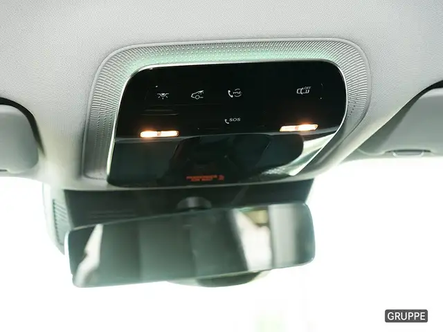 Mercedes-Benz E-Class view 11
