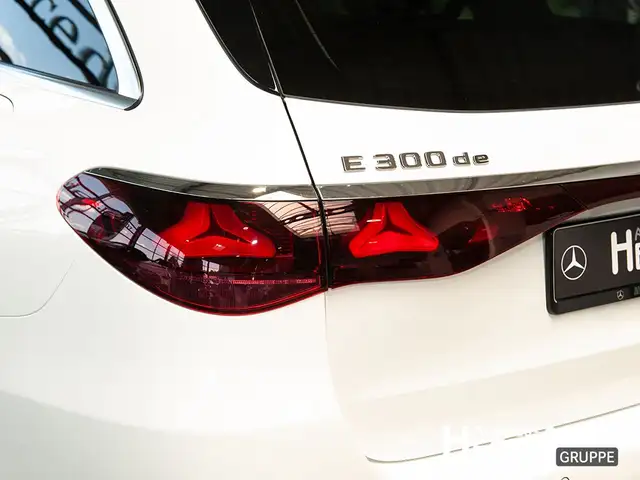 Mercedes-Benz E-Class view 14