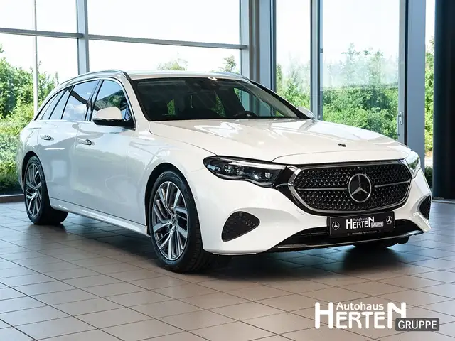 Mercedes-Benz E-Class view 3