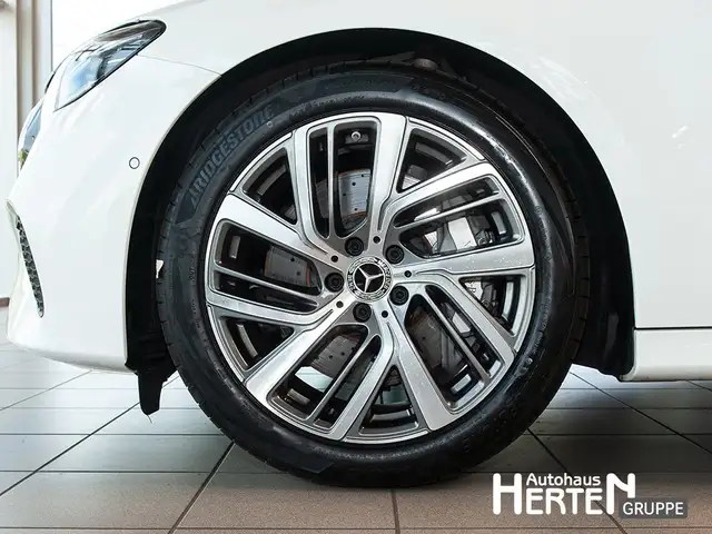 Mercedes-Benz E-Class view 5