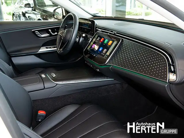 Mercedes-Benz E-Class view 6