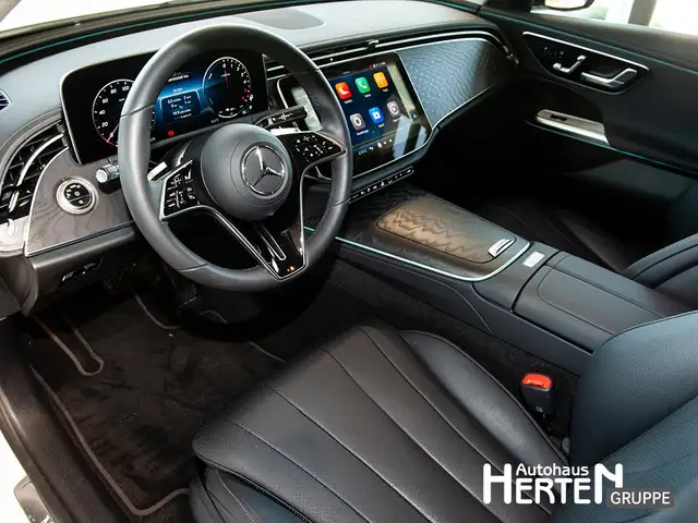 Mercedes-Benz E-Class view 8