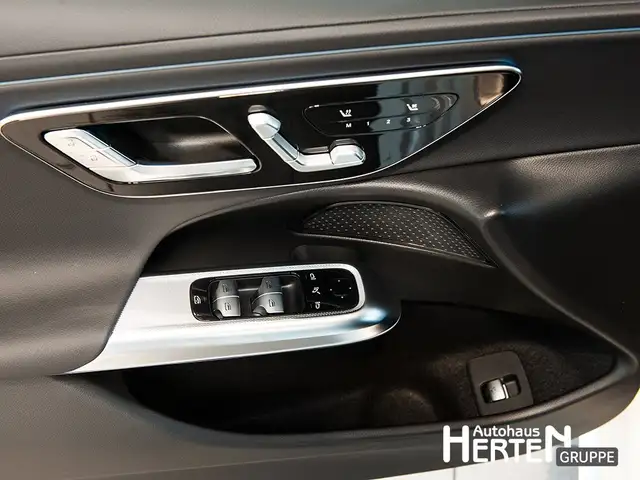 Mercedes-Benz E-Class view 9