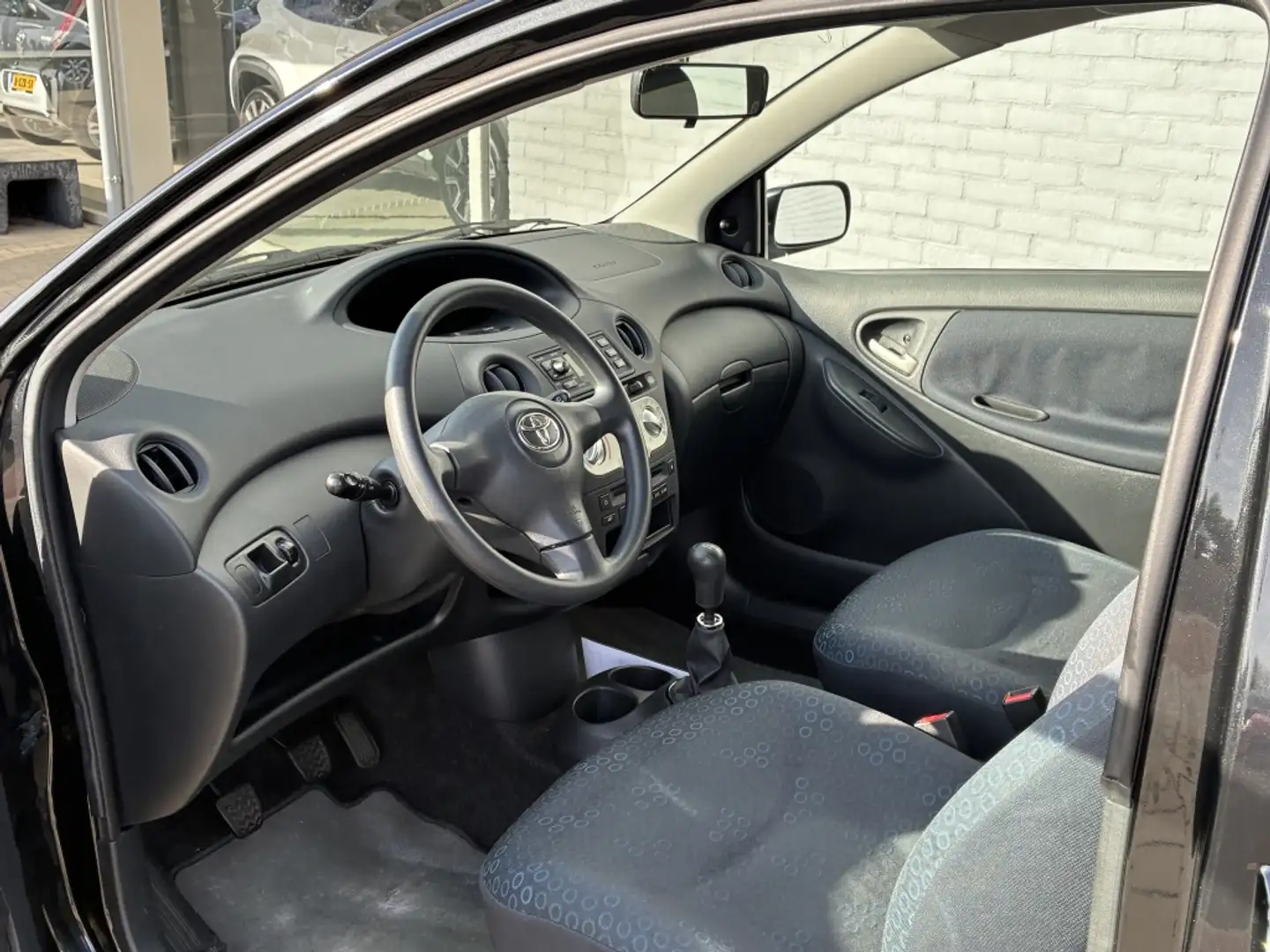 Toyota Yaris 1.3 VVT-i Luna 3-deurs | NL auto | Airco | LM velg Schwarz - 2