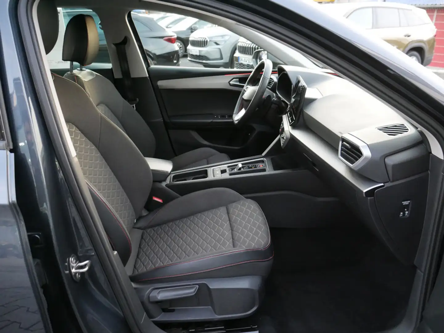 SEAT Leon Sportstourer 1.4 TSI FR e-Hybrid AHK LED Grau - 2