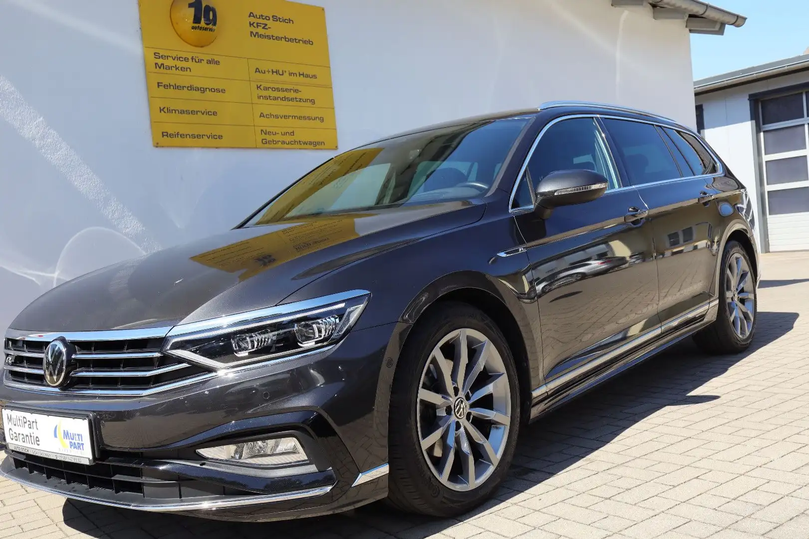 Volkswagen Passat Variant PassatVariant Elegance R-Line 4Motion AHK/MATRIX Grau - 1