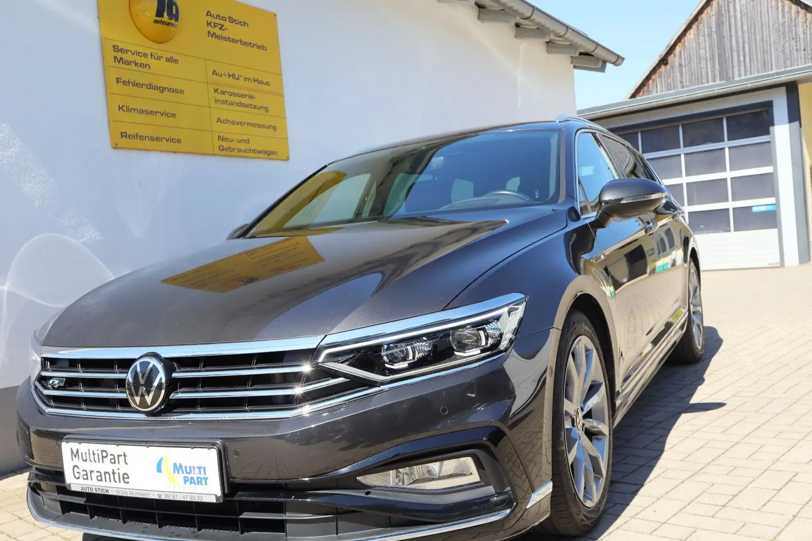 Volkswagen Passat Variant PassatVariant Elegance R-Line 4Motion AHK/MATRIX Grau - 2