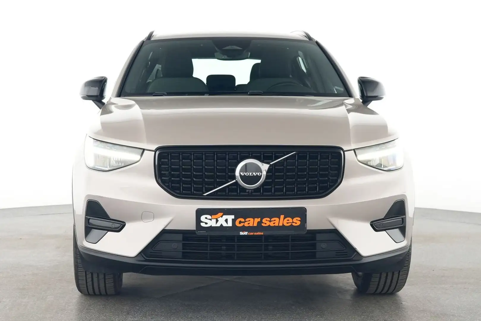 Volvo XC40 B3 Plus Dark|NAV|SHZG|PDC+RFK|el.Sitze|18" Beige - 2