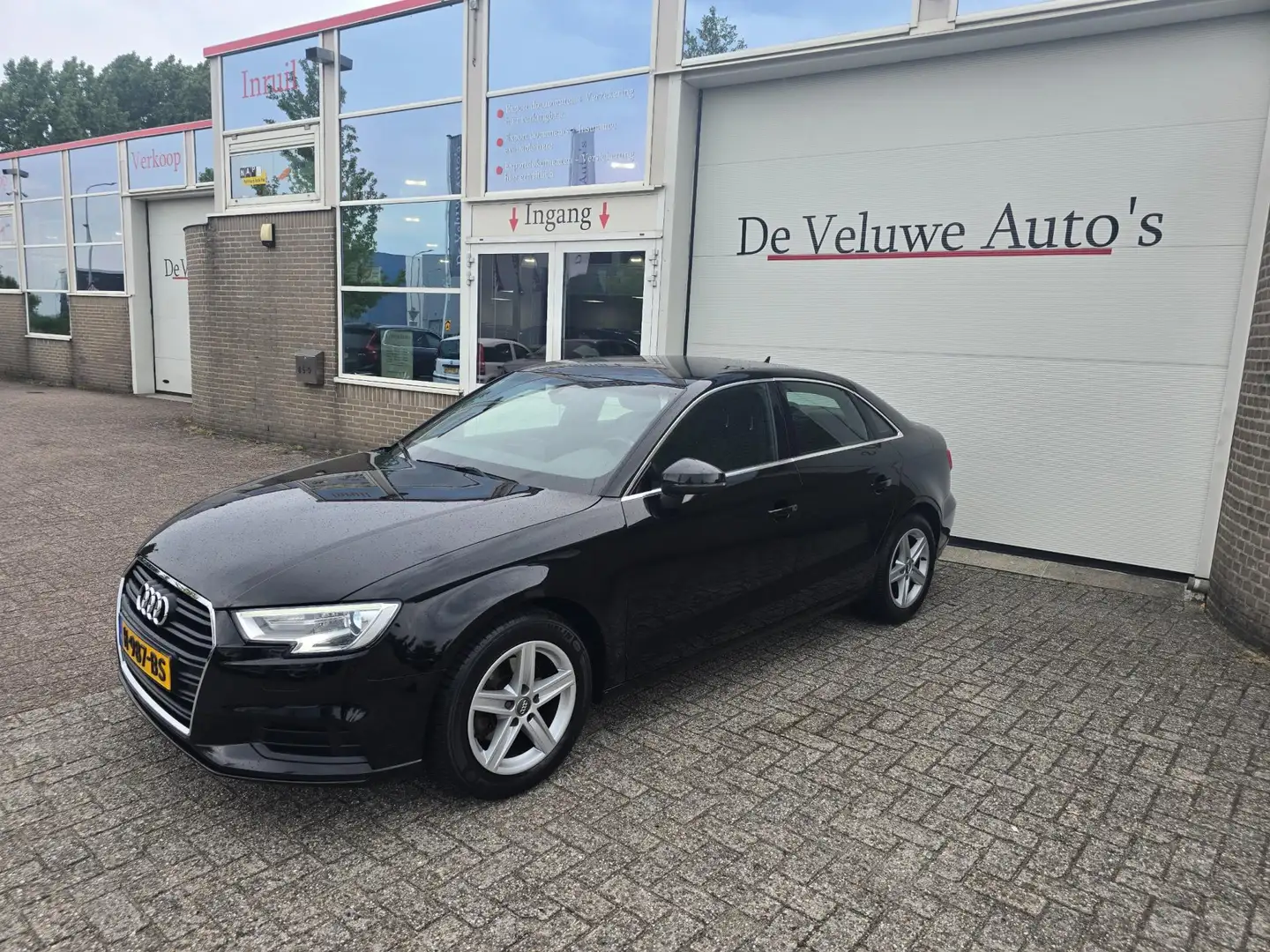 Audi A3 Limousine 30 TFSI Pro Line origineel nederlandse a Zwart - 2