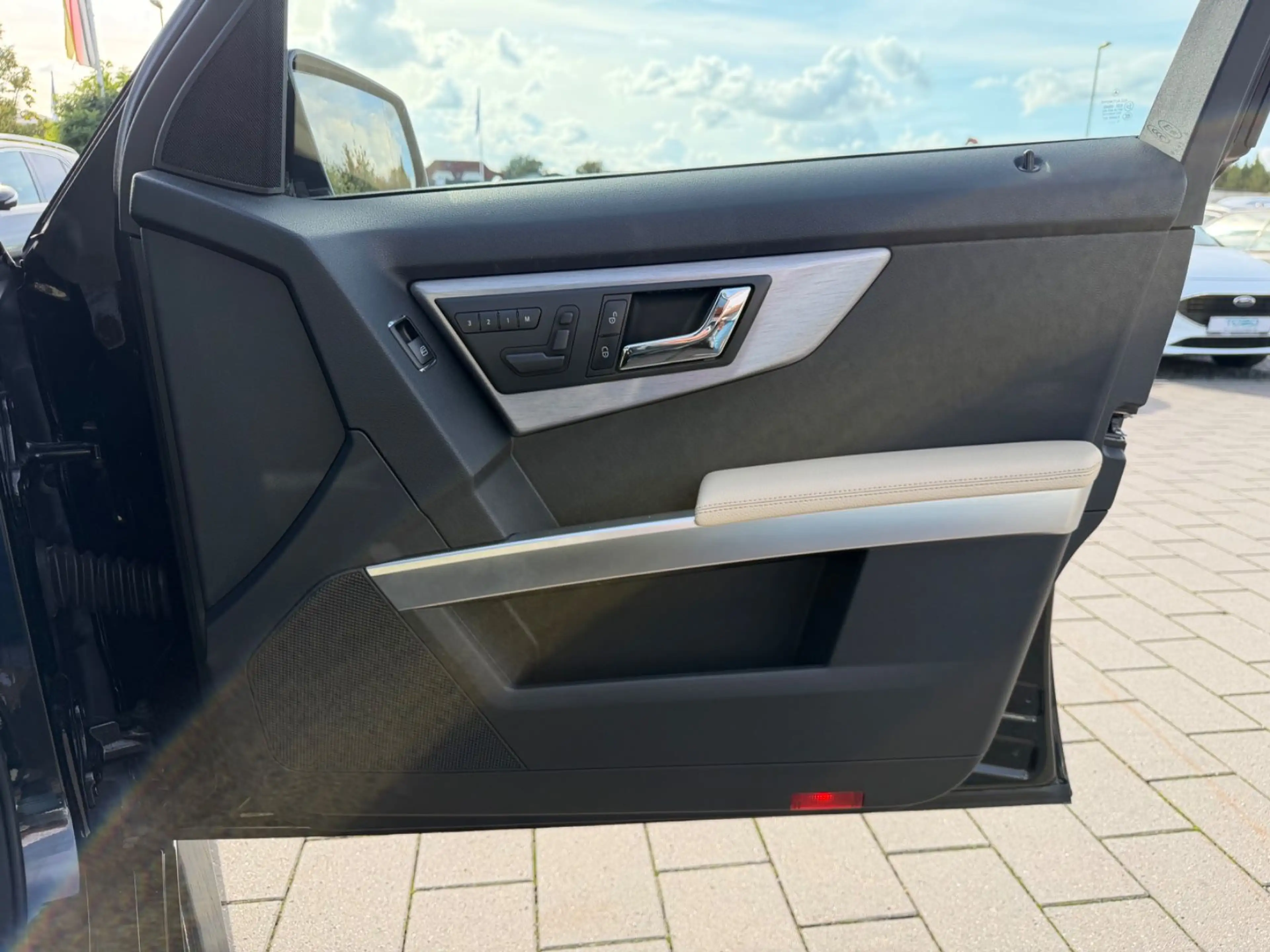 Mercedes-Benz GLK 350 4Matic*MEMORY*LEDER*PANO*MB-SCHECKHEFT* — photo 12
