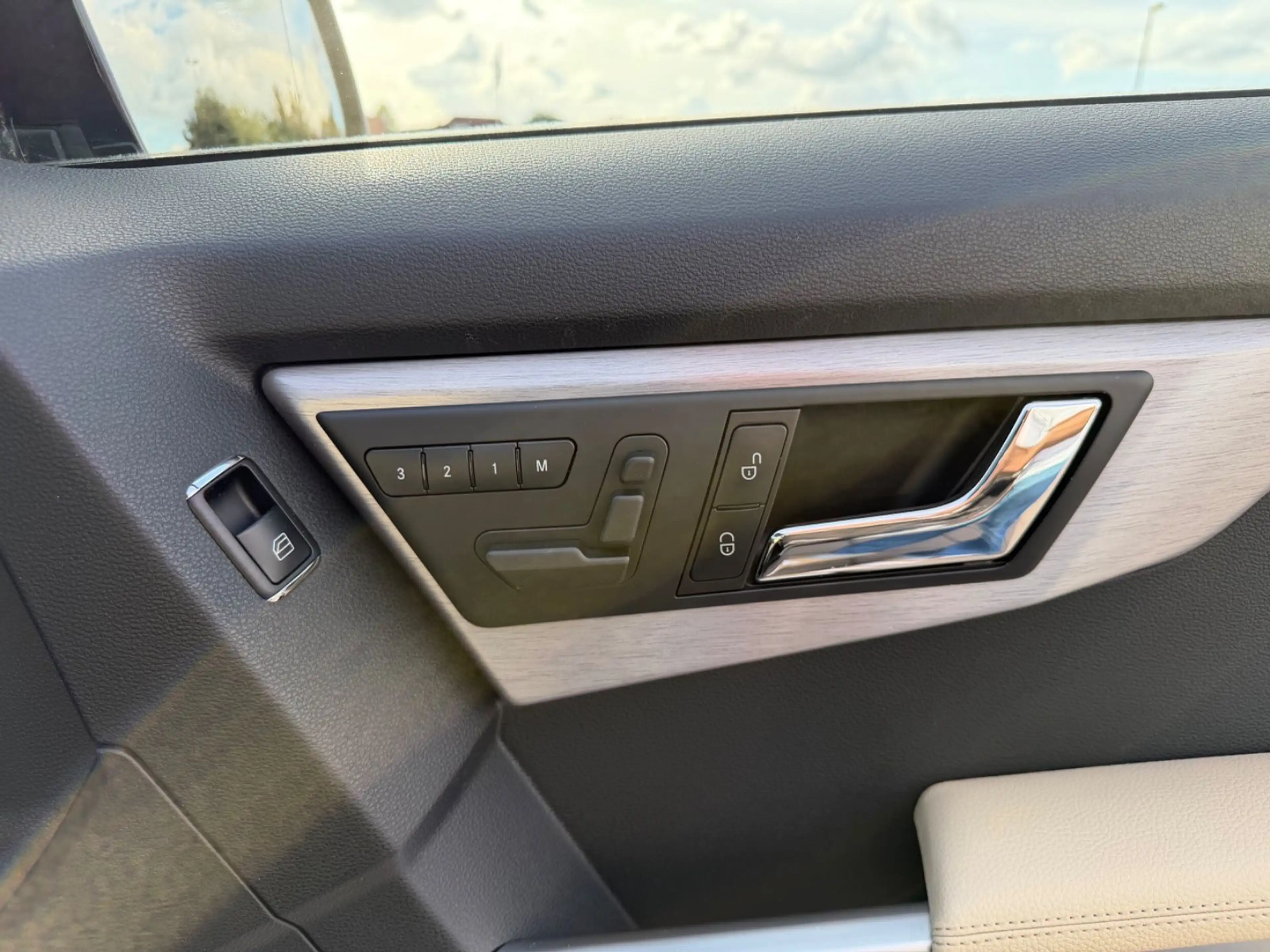 Mercedes-Benz GLK 350 4Matic*MEMORY*LEDER*PANO*MB-SCHECKHEFT* — photo 13