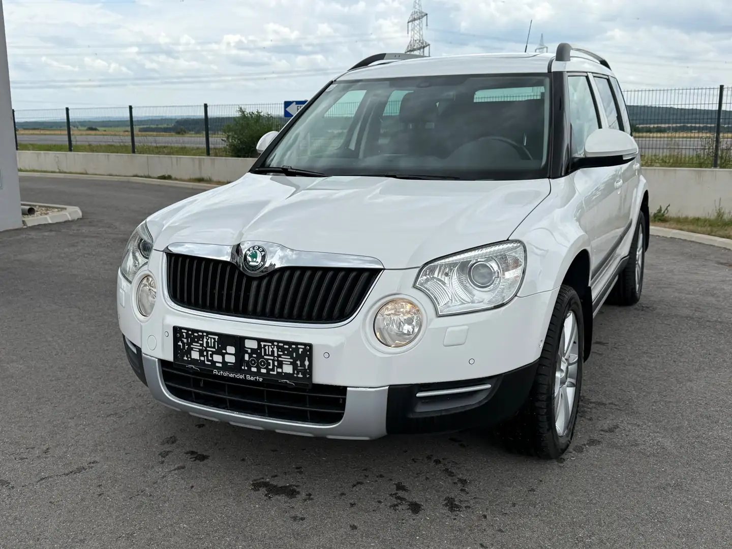 Skoda Yeti Elegance Plus Edition 4x4*DSG*Panorama*Navi* Weiß - 2