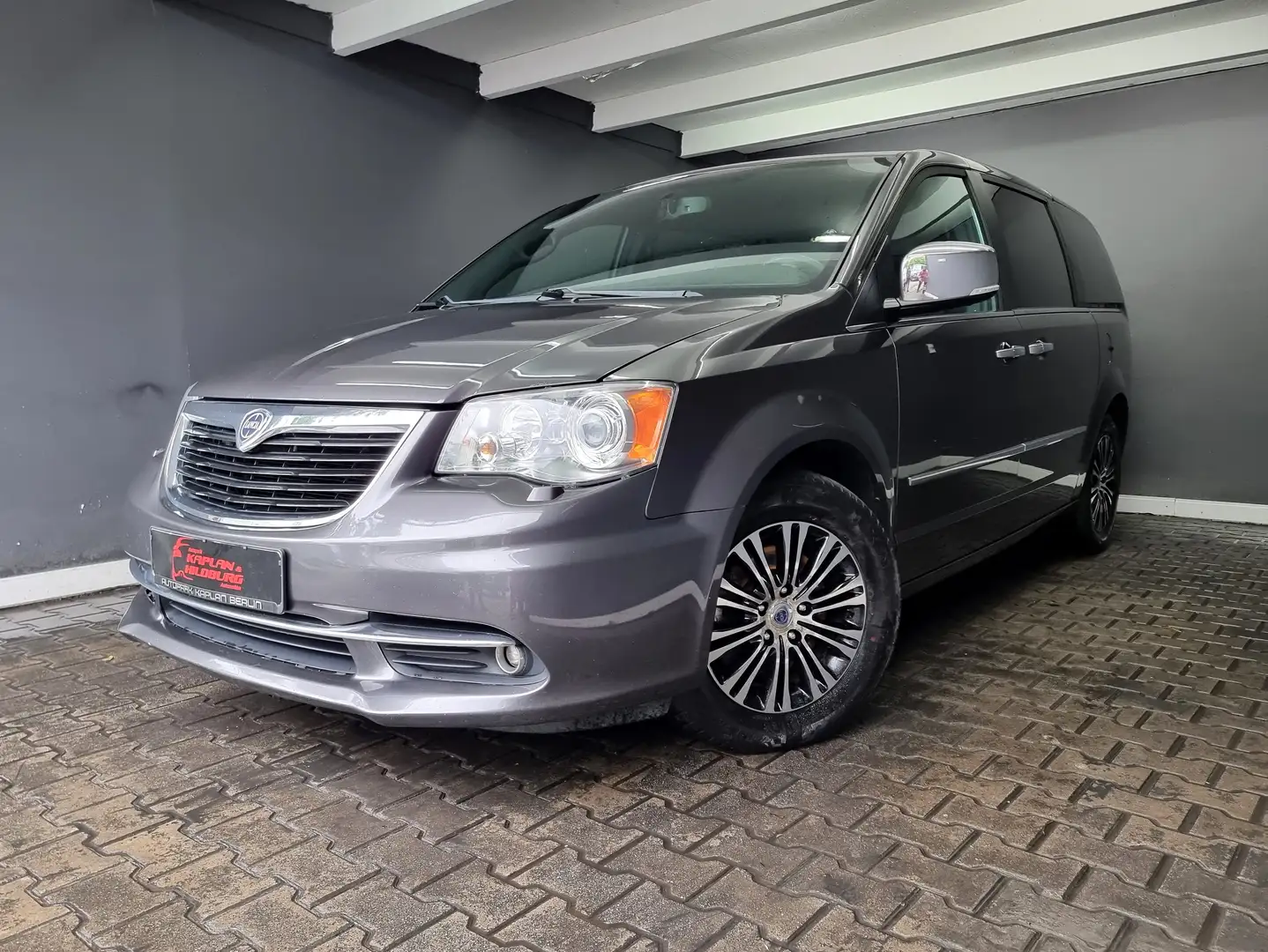 Lancia Voyager S 2,8 CRD, 7 SITZER, R-KAMERA, NAVI, 2xTV Grau - 1