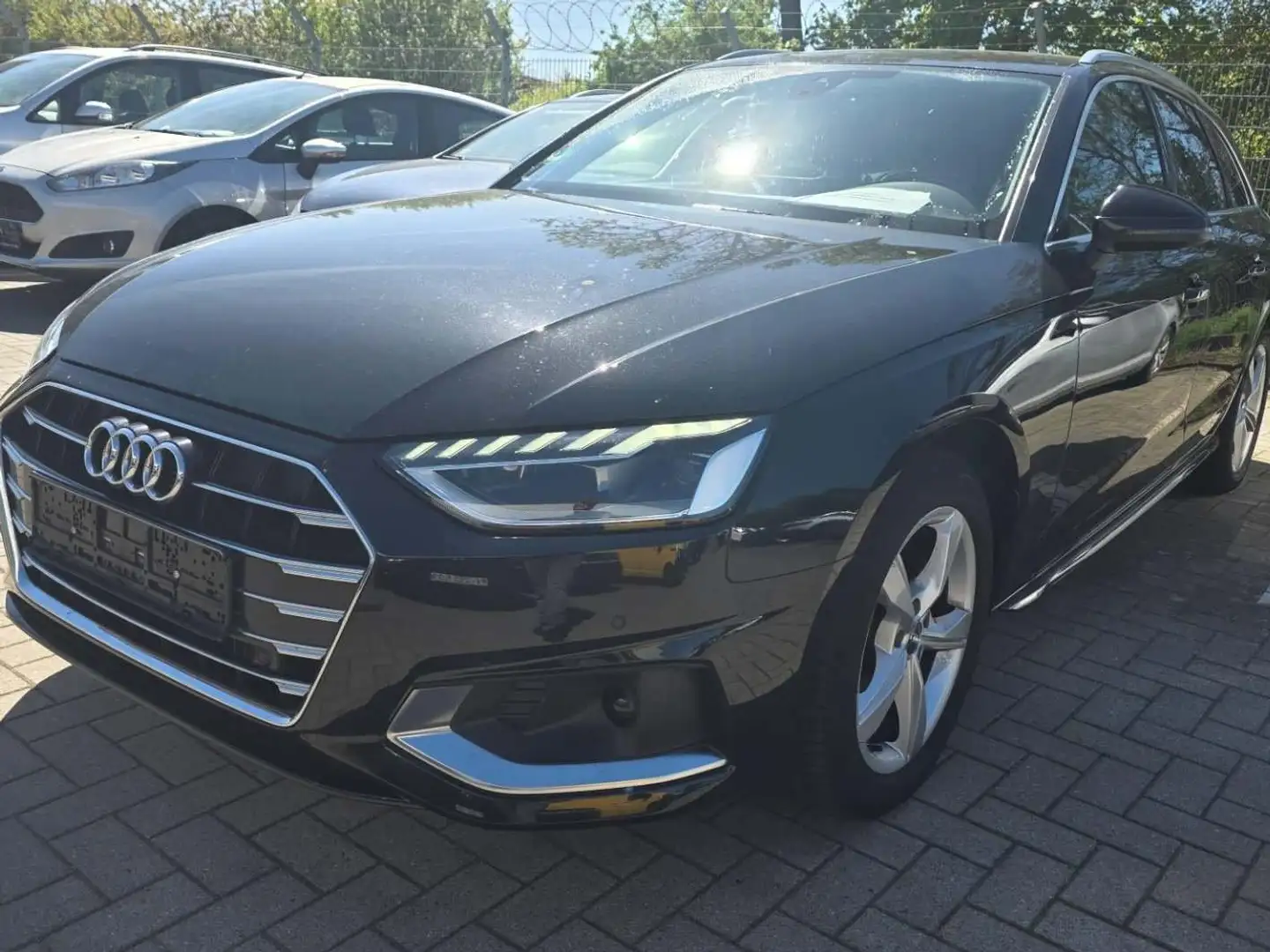 Audi A4 30 TDI advanced *AHK*ACC*LED* Schwarz - 1